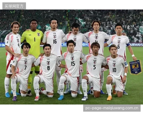 日本队以稳定的阵容和优异的预选赛战绩进入世界杯，展现出良好的竞技状态和团队默契。
